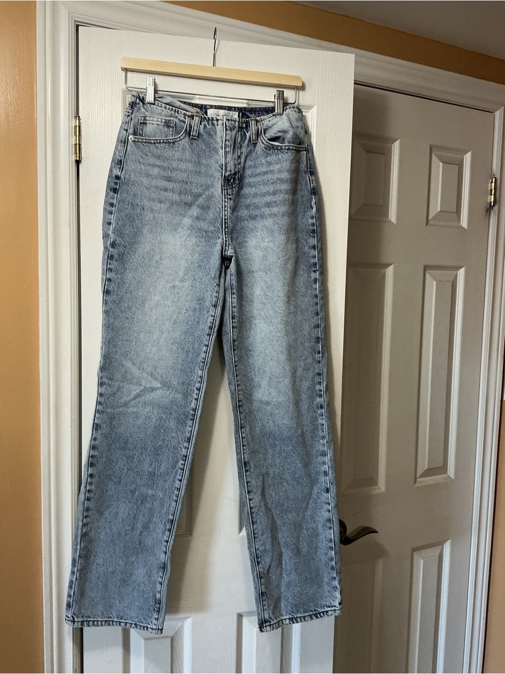 Classic High-Rise Straight Jeans - Light Blue